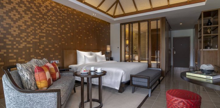 deluxe-room-king-bedroom-2-2