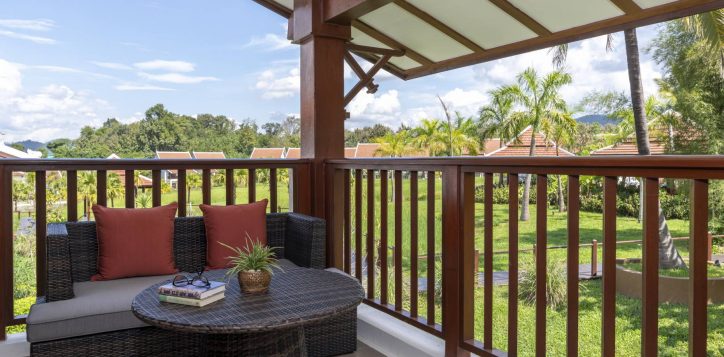 deluxe-suite-balcony-2-2