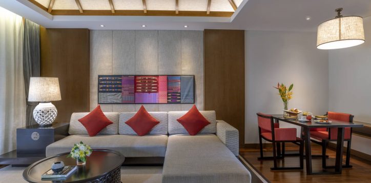 deluxe-suite-living-room-2-2