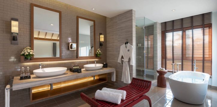 premium-deluxe-room-bathroom-2-2