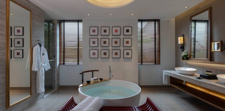 premium-deluxe-suite-bathroom-2-2