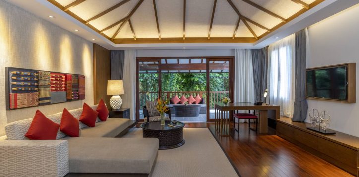 premium-deluxe-suite-living-room-2-2