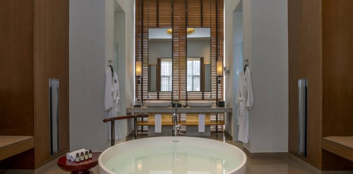 two-bedroom-pool-villa-bathroom-2